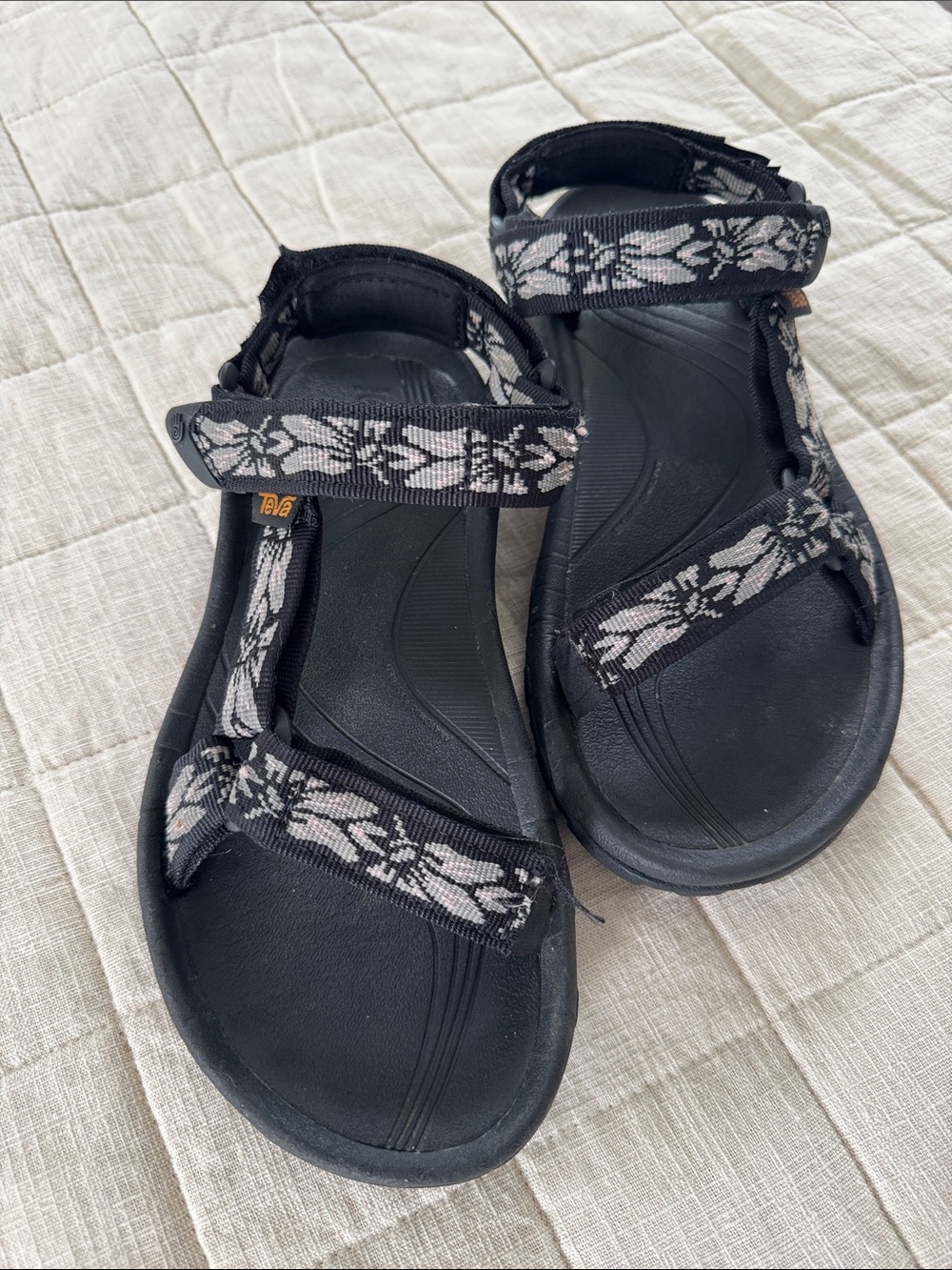Teva Women's Black Sandals with Gray Patterned Straps Size 6